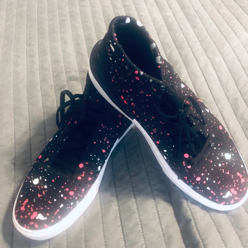 Under Armour high top tennis shoes